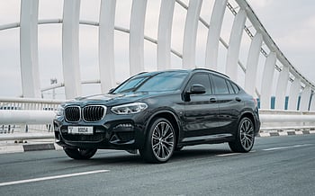 BMW X4 (Черный), 2021 для аренды в Абу-Даби