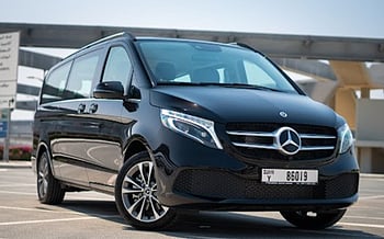 Mercedes V250 (Черный), 2023 для аренды в Абу-Даби