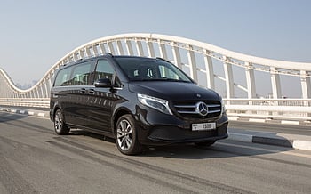 Mercedes V250 (Черный), 2023 для аренды в Шарджа