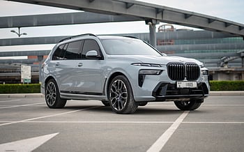 BMW X7 40i (Серый), 2023 для аренды в Шарджа