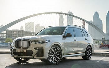 BMW X7 M50i (Белый), 2021 для аренды в Абу-Даби