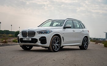 إيجار BMW X5 (أبيض), 2023 في الشارقة