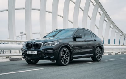 BMW X4 (Черный), 2021 для аренды в Шарджа