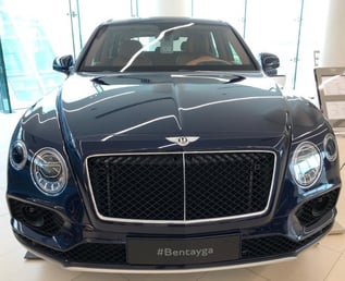 إيجار Bentley Bentayga (أزرق غامق), 2019 في دبي