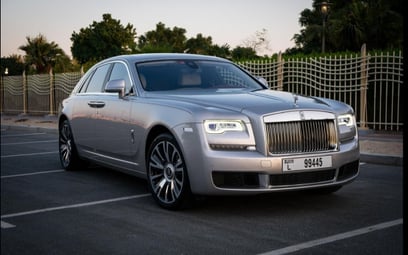 Rolls Royce Ghost (Серебро), 2019 для аренды в Дубай
