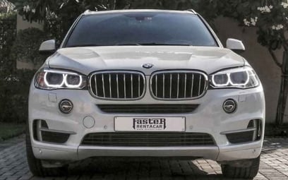 BMW X5 (Белый), 2018 для аренды в Дубай