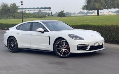 إيجار Porsche Panamera GTS (أبيض), 2022 في دبي