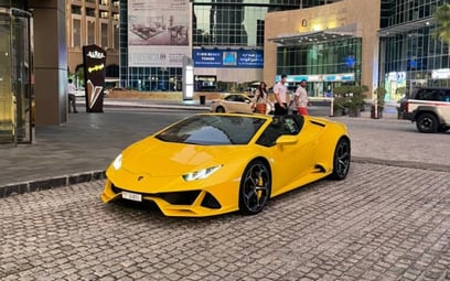 إيجار Lamborghini Evo Spyder (الأصفر), 2022 في دبي