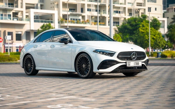 Mercedes A200 para alquiler en Dubái