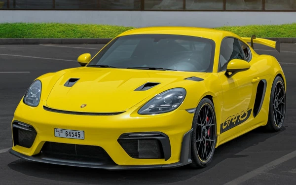 Porsche GT4 RS for rent in Dubai