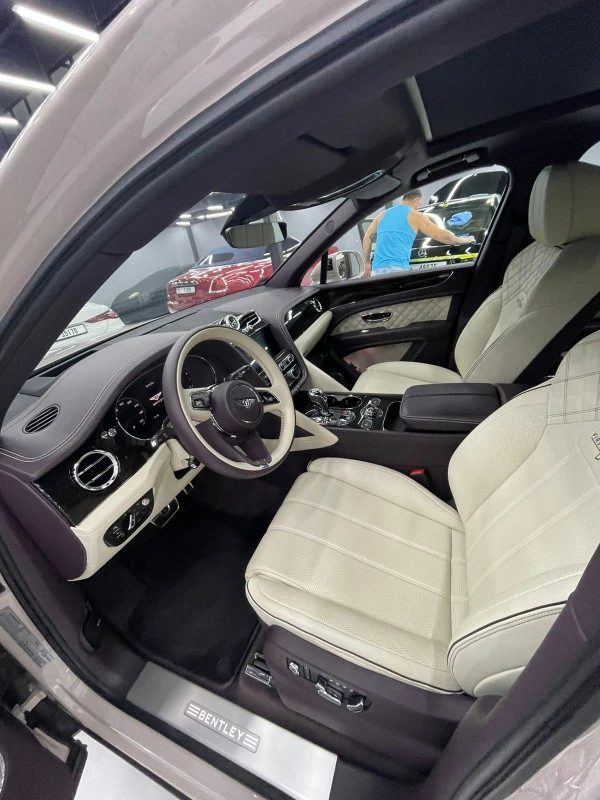 Bentley Bentayga (Beige), 2022