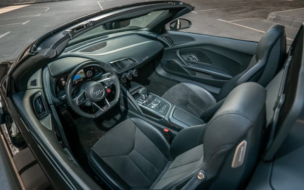 أودي R8 V10 سبايدر (أسود), 2021