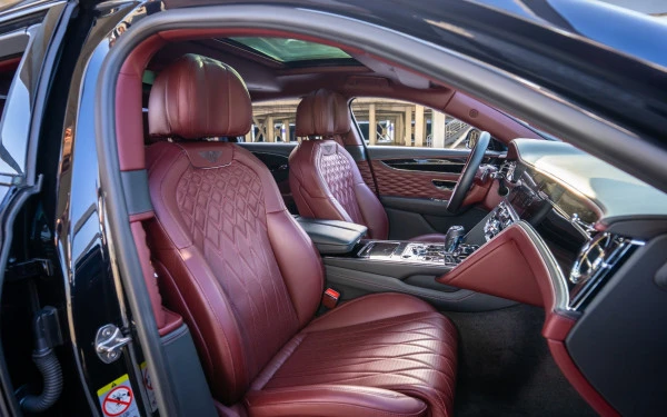 Bentley Flying Spur (Black), 2023