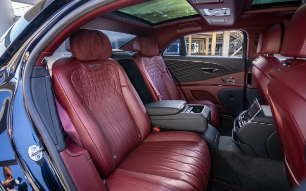 Bentley Flying Spur (Black), 2023