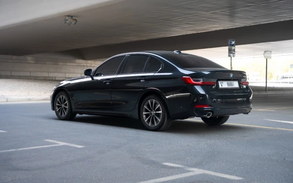 BMW 318i (Black), 2025