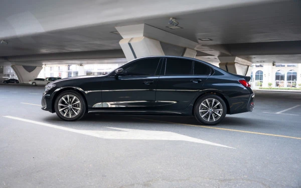 BMW 318i (Black), 2025