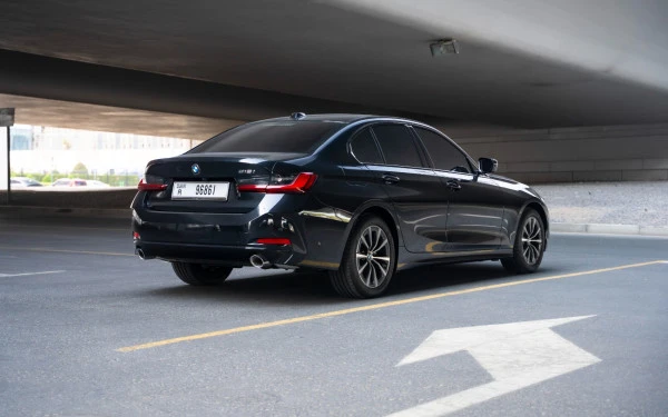 BMW 318i (Black), 2025