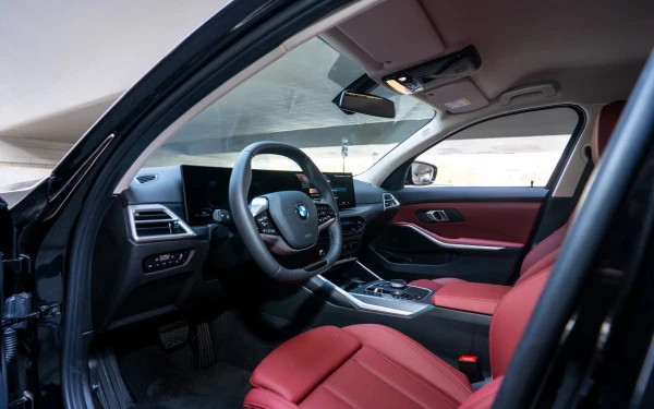 BMW 318i (Black), 2025