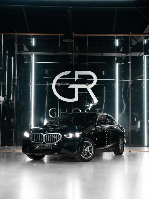 BMW 520i (Black), 2025