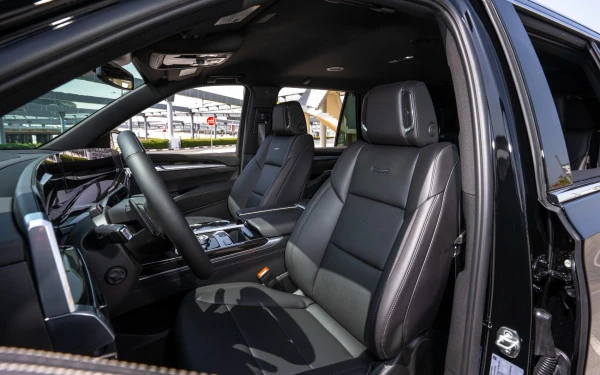 Cadillac Escalade (Nero), 2025