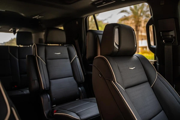 Cadillac Escalade Platinum Fully Loaded (Schwarz), 2021