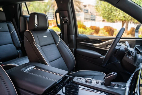 Cadillac Escalade Platinum Fully Loaded (Schwarz), 2021