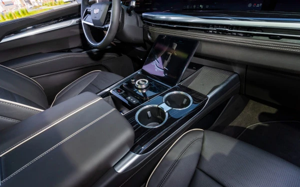 Cadillac Escalade (Nero), 2025