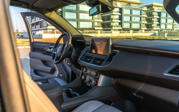 Chevrolet Suburban (Black), 2024