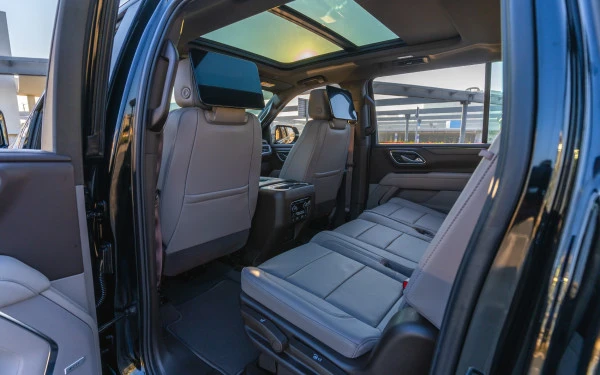 Chevrolet Suburban (Black), 2024