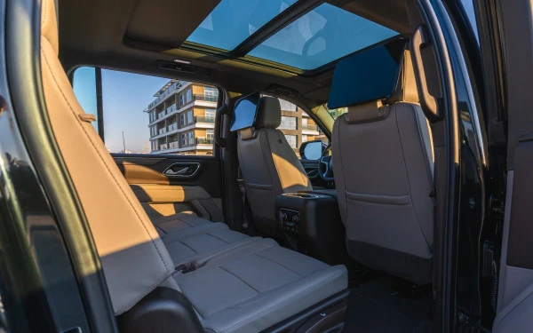 Chevrolet Suburban (Black), 2024