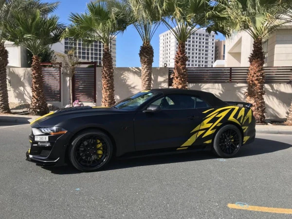 Ford Mustang V8 cabrio (Negro), 2020