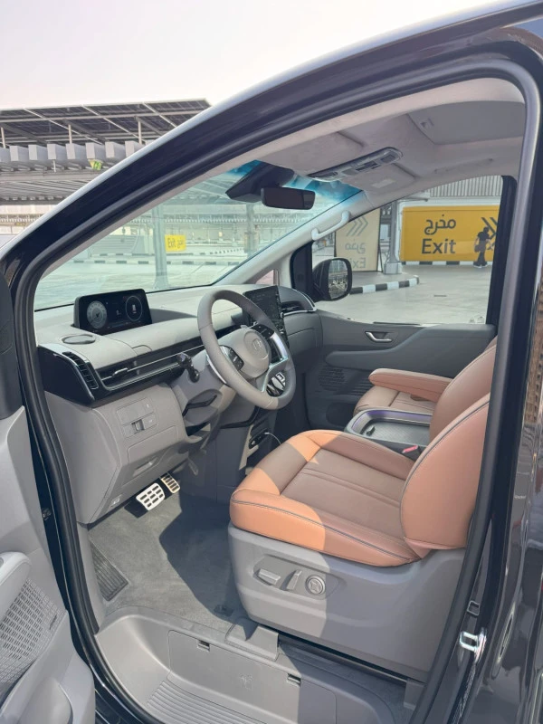 Hyundai Staria 7S (Black), 2026