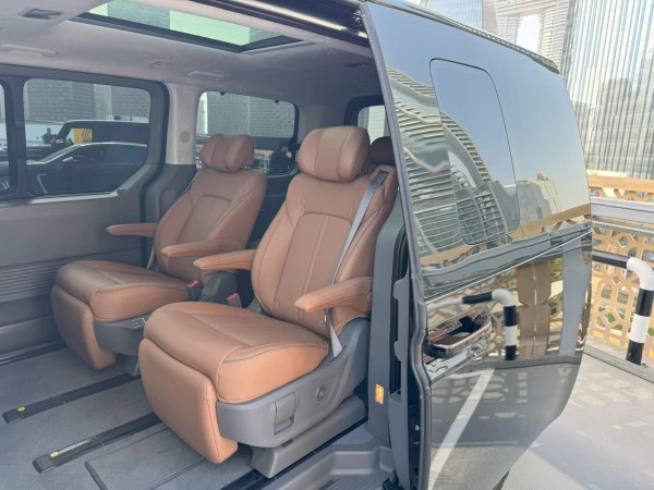 Hyundai Staria 7S (Black), 2026