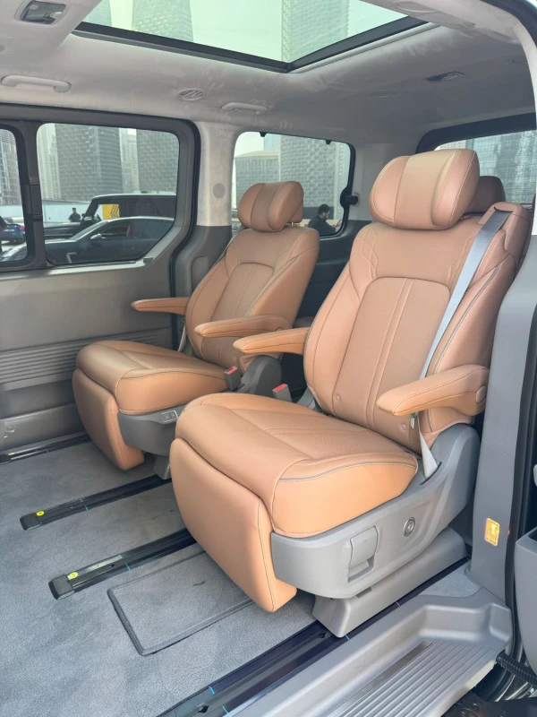 Hyundai Staria 7S (Black), 2026