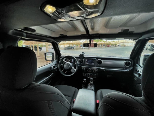 Jeep Wrangler (Schwarz), 2021