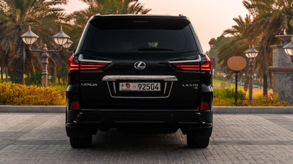 لكزس LX 570 (أسود), 2021