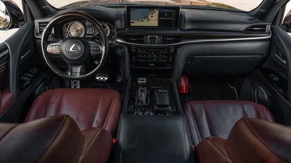 لكزس LX 570 (أسود), 2021