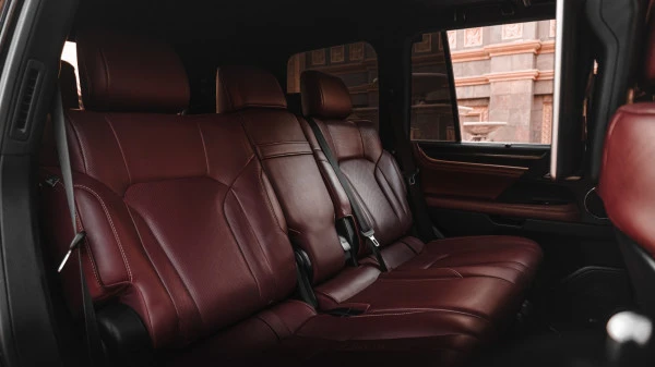 لكزس LX 570 (أسود), 2021