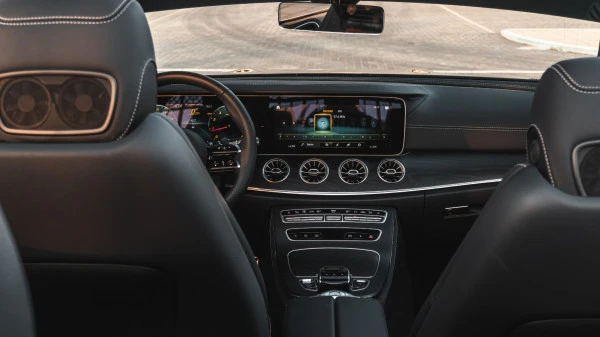 Mercedes E200 (Noir), 2023