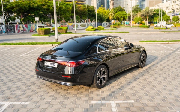 Mercedes E200 (Black), 2025