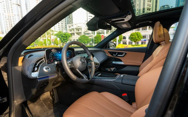 Mercedes E200 (Black), 2025
