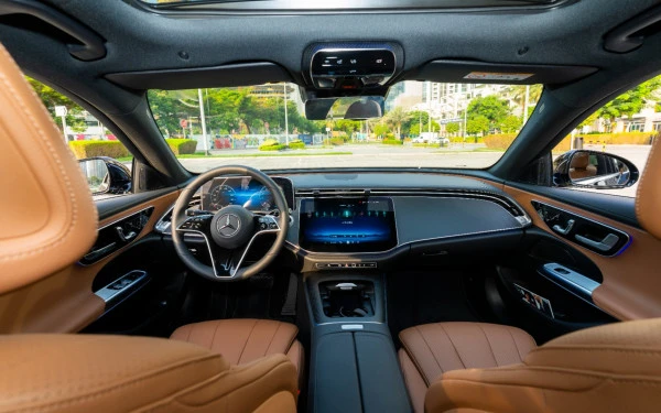 Mercedes E200 (Black), 2025