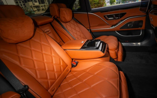 Mercedes Maybach S580 (Black), 2023