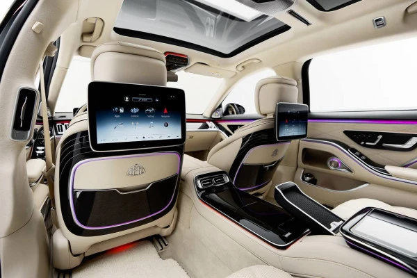 Mercedes S550 Maybach (Black), 2023