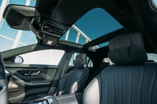 Mercedes S500 (Black), 2022