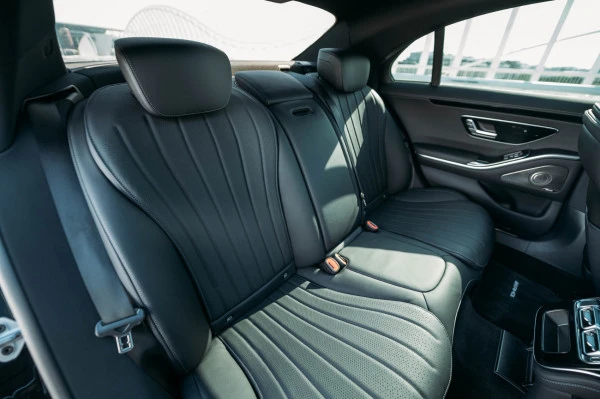 Mercedes S500 (Black), 2022