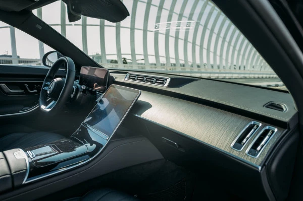 Mercedes S500 (Black), 2022