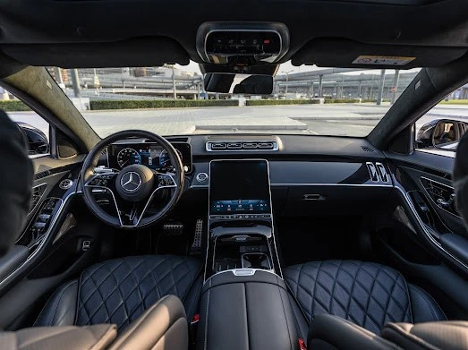 Mercedes S500 (Black), 2022