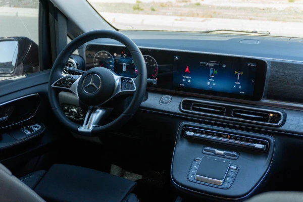 Mercedes V300 Avantgarde Extra Long (Noir), 2025