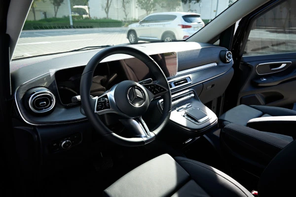 Mercedes V300 Avantgarde Extra Long (Noir), 2025